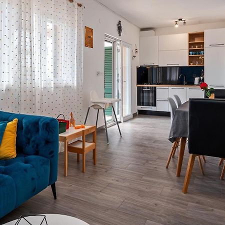 Sea Flower Beachfront Villa Севид Экстерьер фото