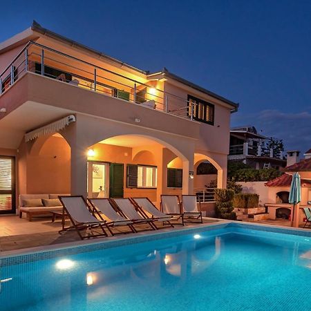 Sea Flower Beachfront Villa Севид Экстерьер фото