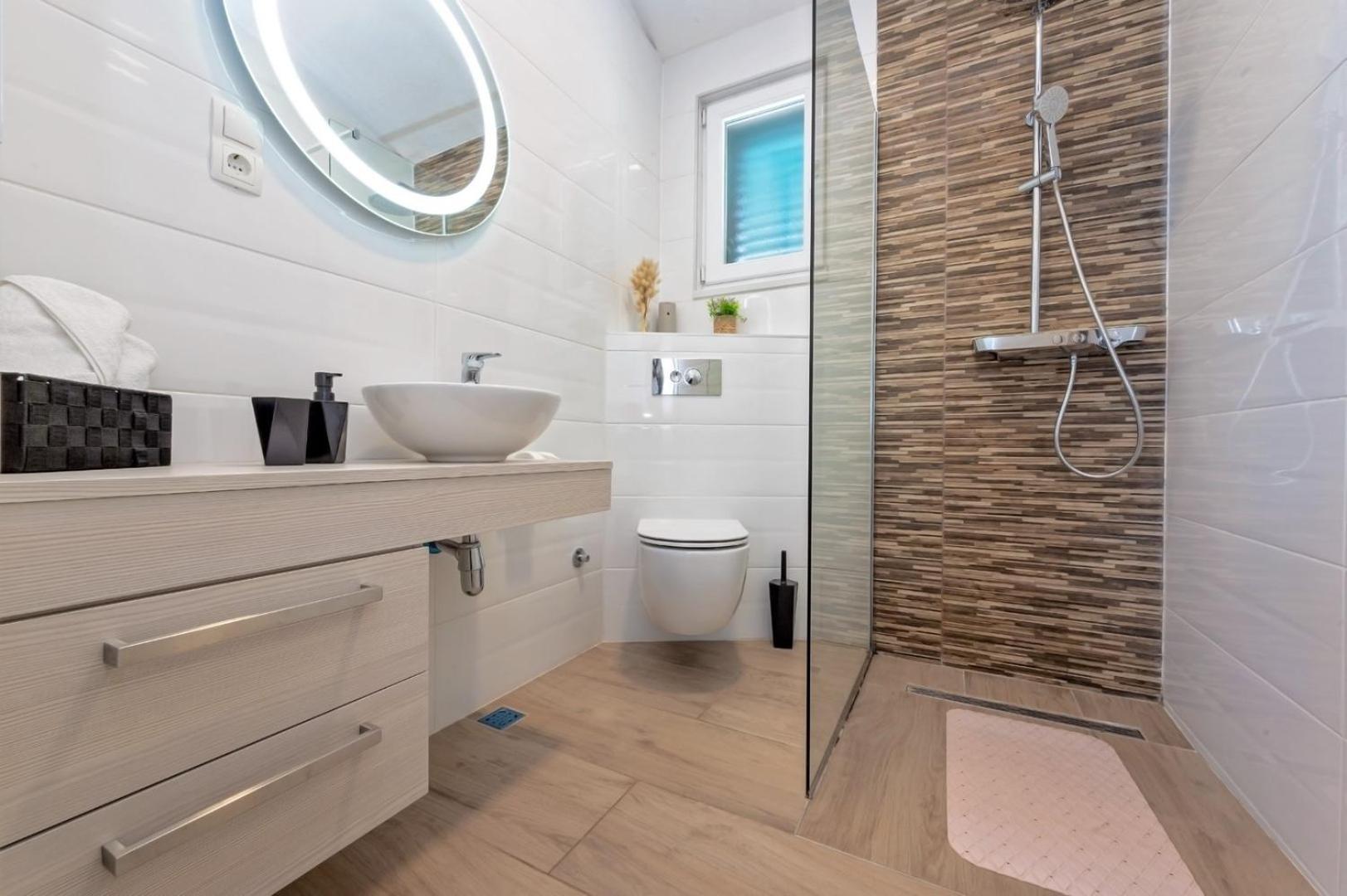 Sea Flower Beachfront Villa Севид Экстерьер фото