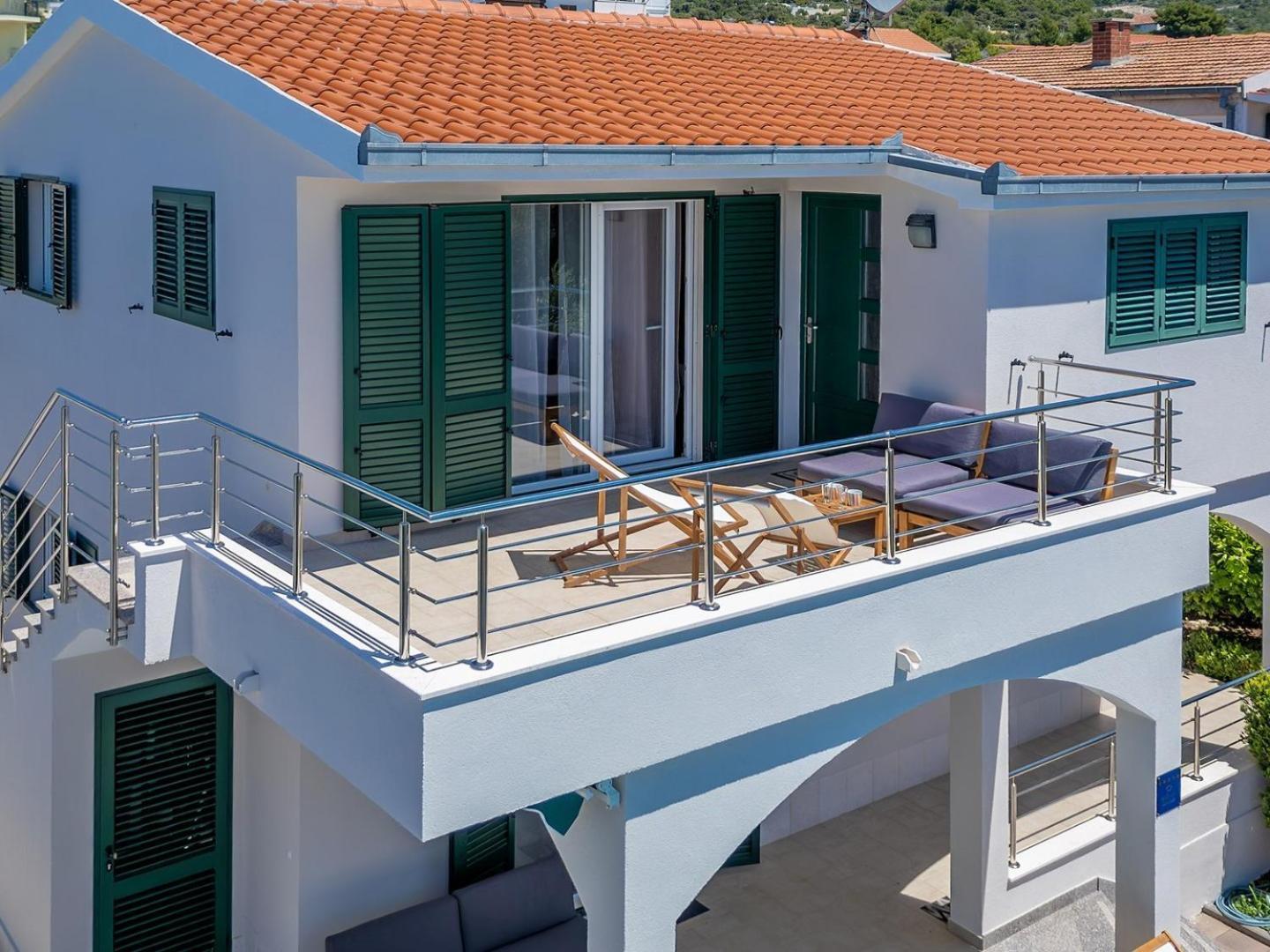 Sea Flower Beachfront Villa Севид Экстерьер фото