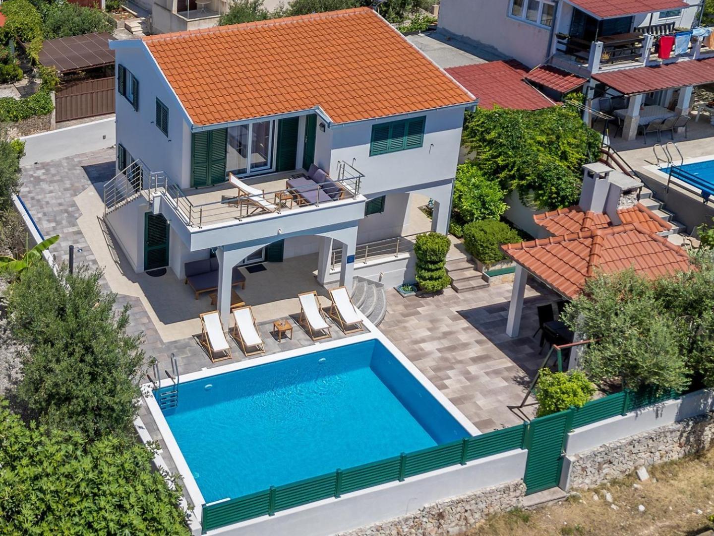 Sea Flower Beachfront Villa Севид Экстерьер фото